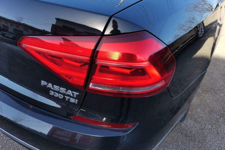 Used Volkswagen Passat 2017 330TSI DSG Luxury Edition Right Rear Taillight