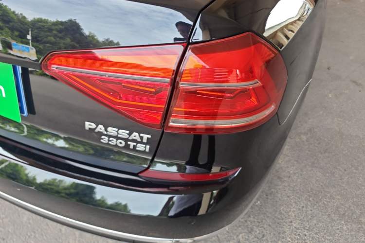 Used Volkswagen Passat 2017 330TSI DSG Luxury Edition Right Rear Taillight