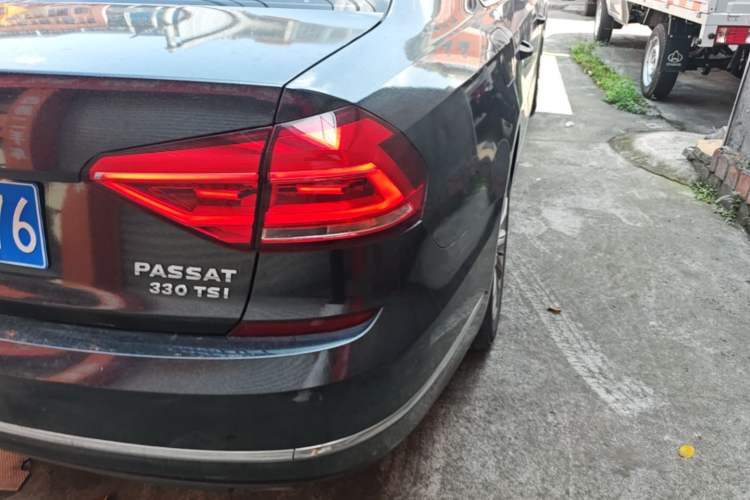 Used Volkswagen Passat 2017 330TSI DSG Luxury Edition Right Rear Taillight