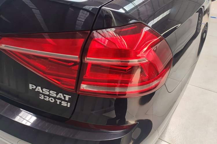 Used Volkswagen Passat 2017 330TSI DSG Luxury Edition Right Rear Taillight