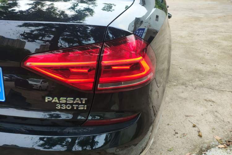 Used Volkswagen Passat 2017 330TSI DSG Luxury Edition Right Rear Taillight