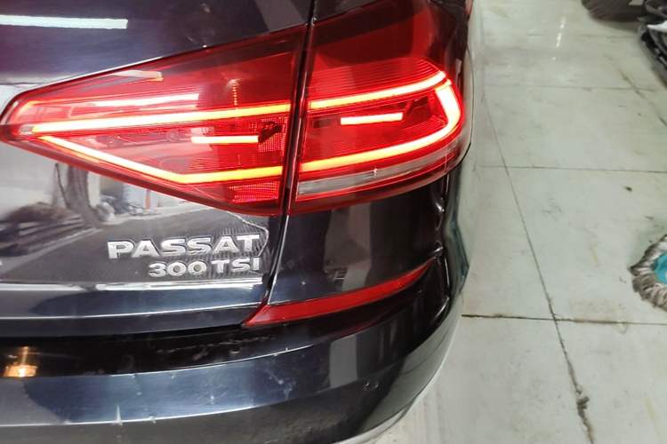 Used Volkswagen Passat 2017 330TSI DSG Luxury Edition Right Rear Taillight