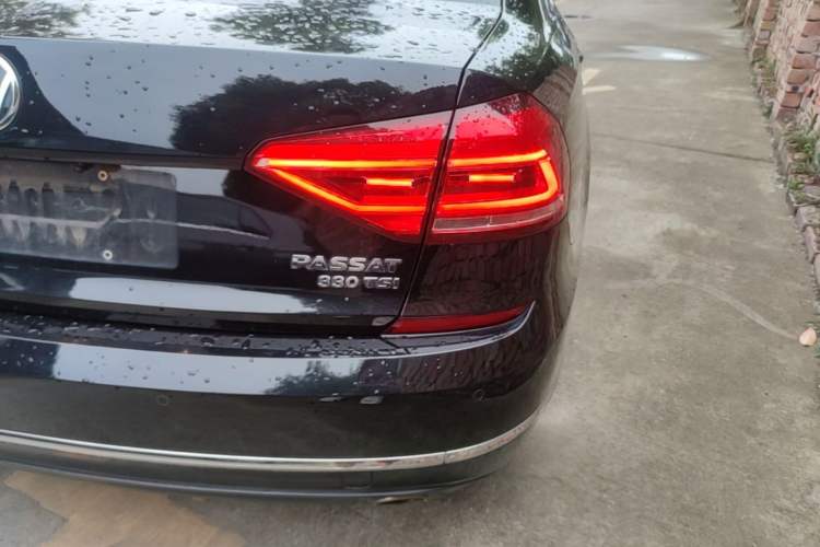 Used Volkswagen Passat 2017 330TSI DSG Luxury Edition Right Rear Taillight