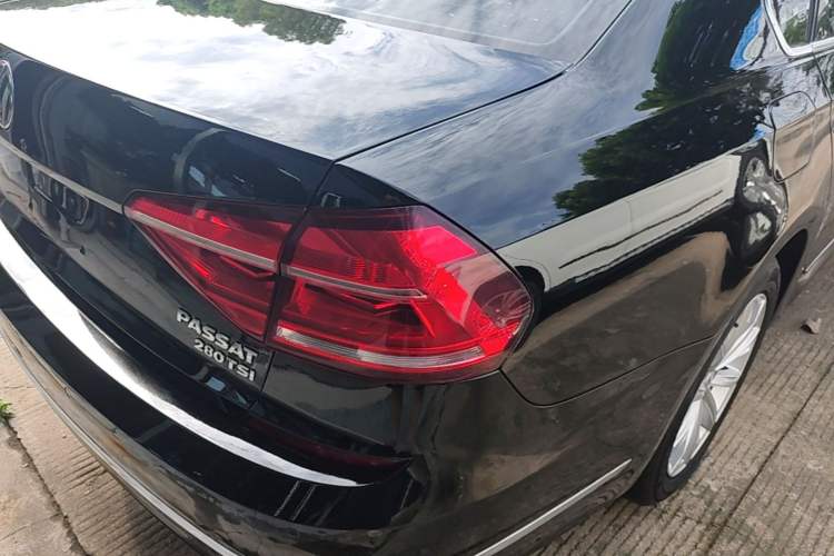 Used Volkswagen Passat 2017 280TSI DSG Luxury Edition Right Rear Taillight