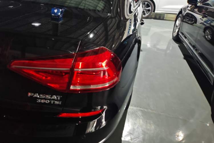 Used Volkswagen Passat 2017 280TSI DSG Luxury Edition Right Rear Taillight
