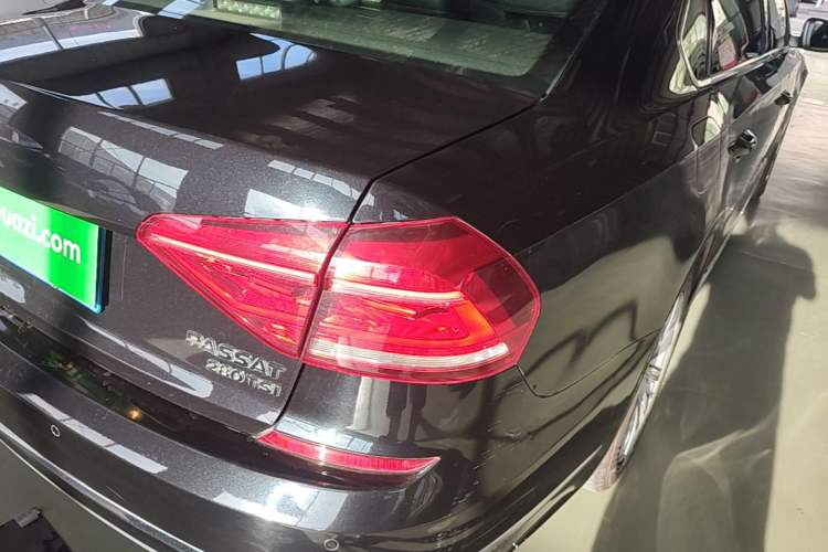 Used Volkswagen Passat 2017 280TSI DSG Luxury Edition Right Rear Taillight