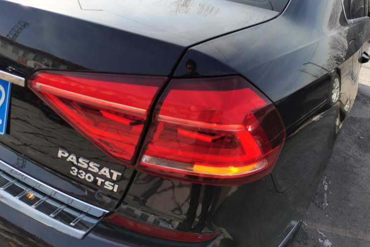 Used Volkswagen Passat 2017 330TSI DSG Luxury Edition Right Rear Taillight