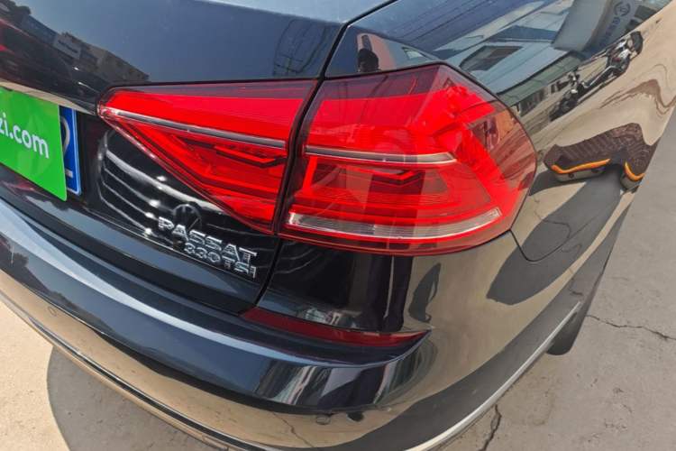 Used Volkswagen Passat 2017 330TSI DSG Luxury Edition Right Rear Taillight
