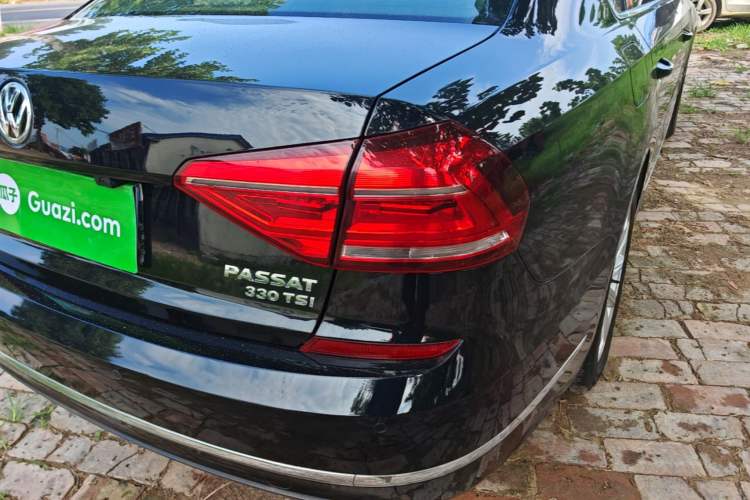 Used Volkswagen Passat 2017 330TSI DSG Luxury Edition Right Rear Taillight