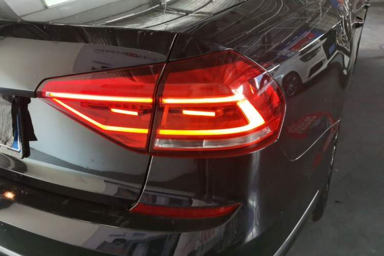 Used Volkswagen Passat 2017 330TSI DSG Luxury Edition Right Rear Taillight