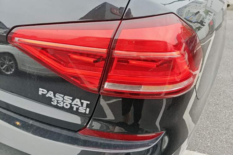 Used Volkswagen Passat 2017 330TSI DSG Luxury Edition Right Rear Taillight