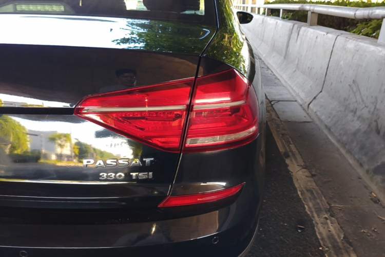 Used Volkswagen Passat 2017 330TSI DSG Luxury Edition Right Rear Taillight