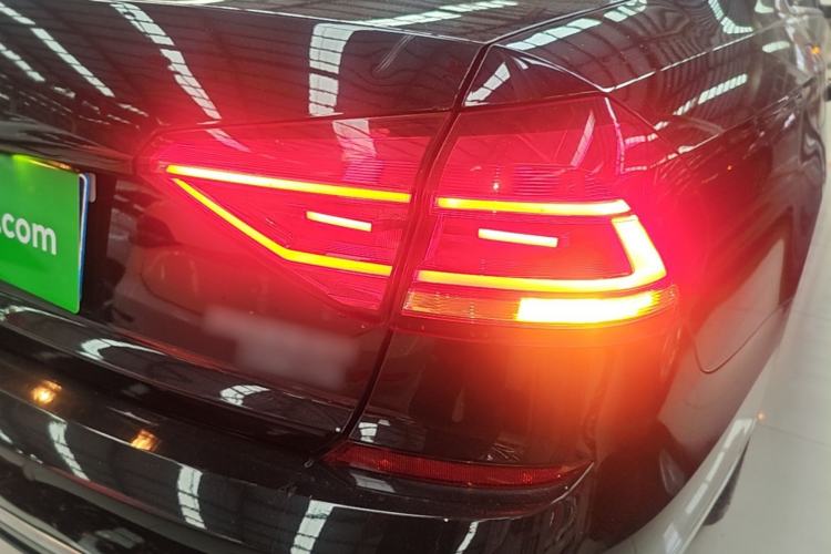Used Volkswagen Passat 2017 330TSI DSG Luxury Edition Right Rear Taillight