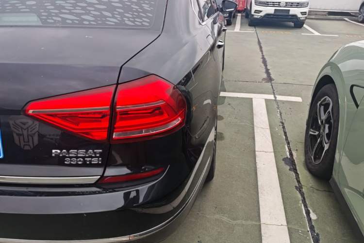 Used Volkswagen Passat 2017 330TSI DSG Prestige Edition Right Rear Taillight