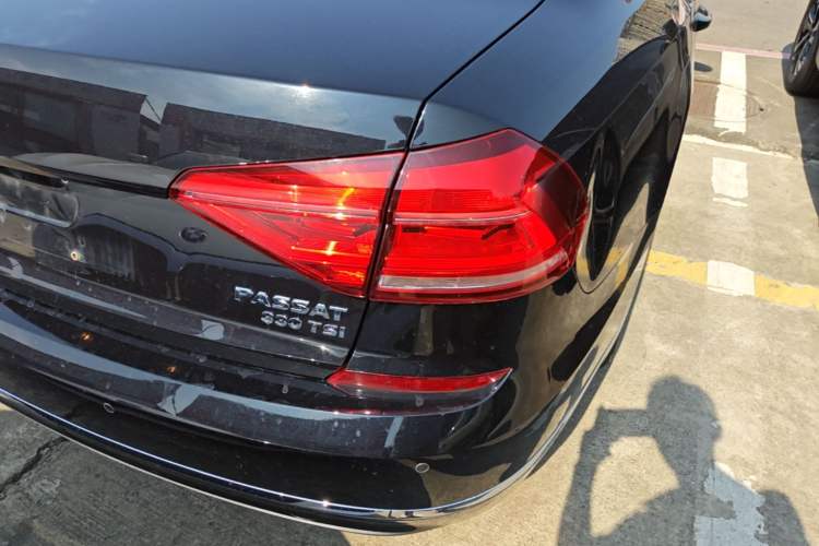 Used Volkswagen Passat 2017 330TSI DSG Luxury Edition Right Rear Taillight