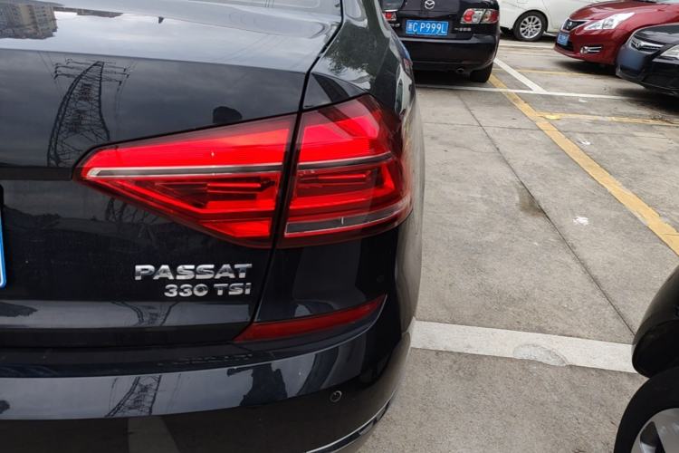 Used Volkswagen Passat 2017 330TSI DSG Luxury Edition Right Rear Taillight