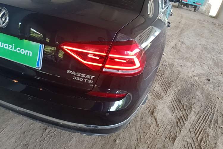 Used Volkswagen Passat 2017 330TSI DSG Luxury Edition Right Rear Taillight