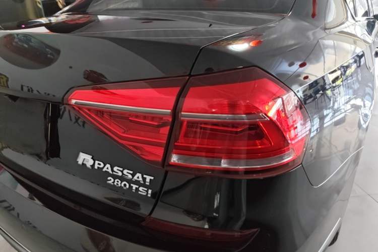 Used Volkswagen Passat 2017 280TSI DSG Luxury Edition Right Rear Taillight