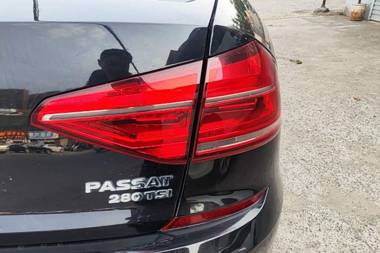 Used Volkswagen Passat 2017 280TSI DSG Luxury Edition Right Rear Taillight