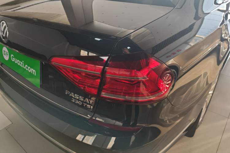 Used Volkswagen Passat 2017 330TSI DSG Luxury Edition Right Rear Taillight