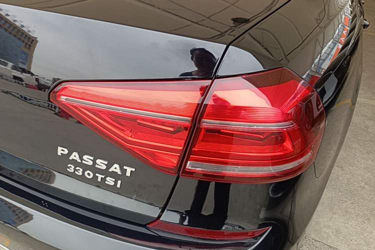 Used Volkswagen Passat 2017 330TSI DSG Luxury Edition Right Rear Taillight