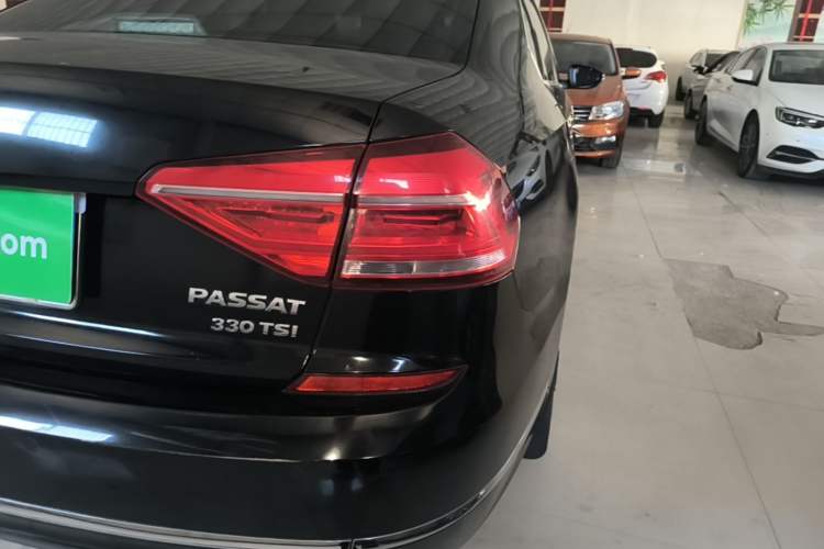 Used Volkswagen Passat 2017 330TSI DSG Luxury Edition Right Rear Taillight