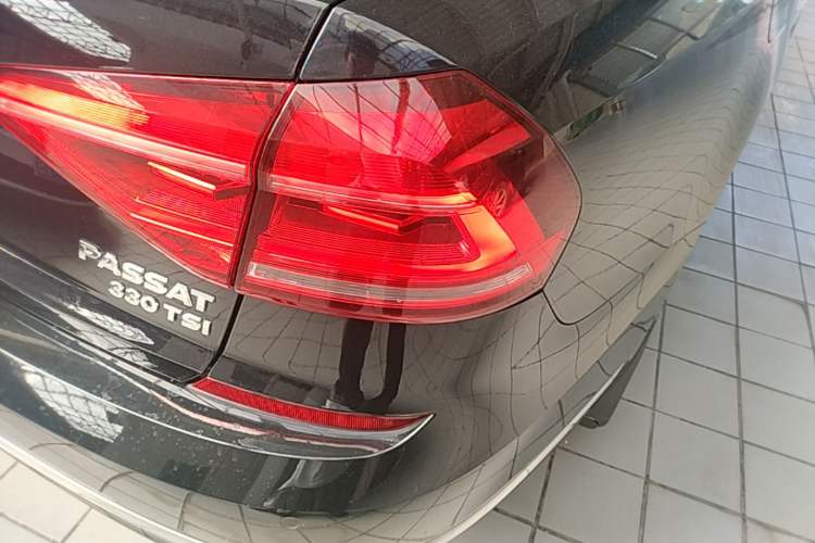Used Volkswagen Passat 2017 330TSI DSG Luxury Edition Right Rear Taillight