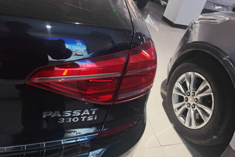 Used Volkswagen Passat 2017 330TSI DSG Luxury Edition Right Rear Taillight