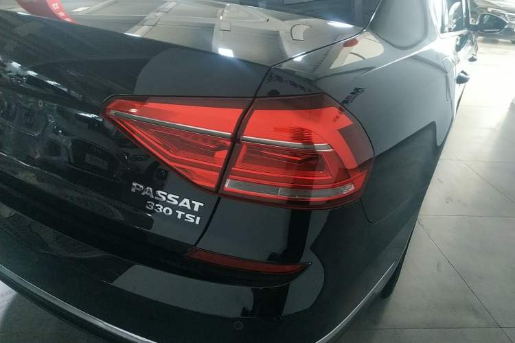 Used Volkswagen Passat 2017 330TSI DSG Luxury Edition Right Rear Taillight