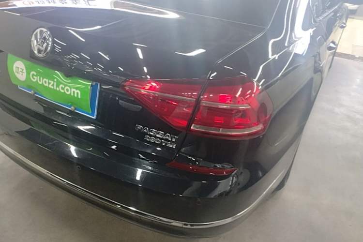 Used Volkswagen Passat 2017 280TSI DSG Luxury Edition Right Rear Taillight