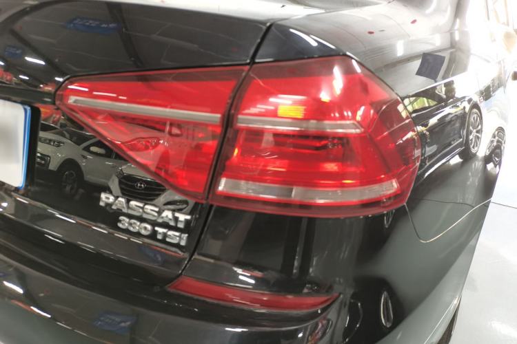 Used Volkswagen Passat 2017 330TSI DSG Luxury Edition Right Rear Taillight