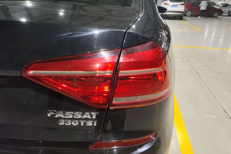 Used Volkswagen Passat 2017 330TSI DSG Luxury Edition Right Rear Taillight