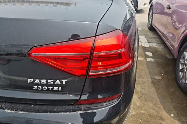 Used Volkswagen Passat 2017 330TSI DSG Luxury Edition Right Rear Taillight