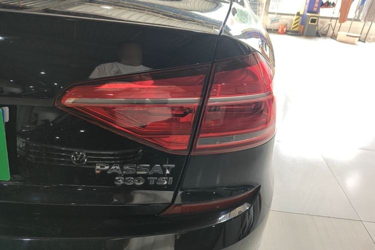 Used Volkswagen Passat 2017 330TSI DSG Luxury Edition Right Rear Taillight