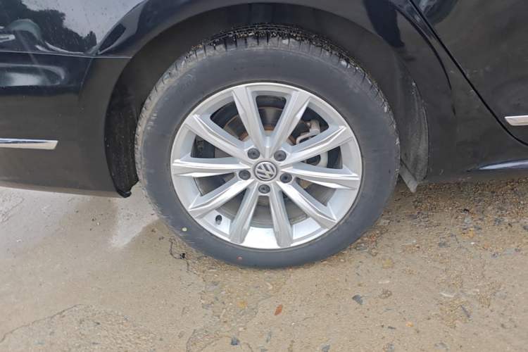 Used Volkswagen Passat 2017 330TSI DSG Luxury Edition Right Rear Wheel Hub