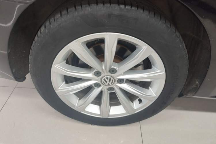Used Volkswagen Passat 2017 330TSI DSG Luxury Edition Right Rear Wheel Hub