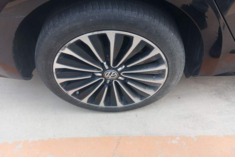 Used Volkswagen Passat 2017 330TSI DSG Prestige Edition Right Rear Wheel Hub