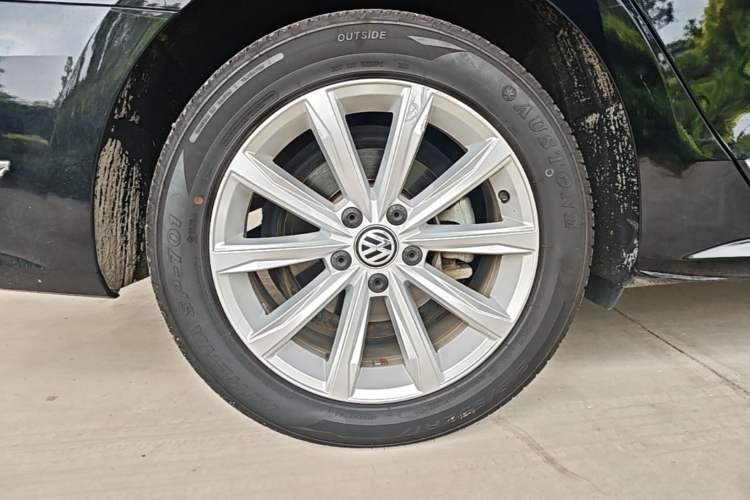 Used Volkswagen Passat 2017 330TSI DSG Luxury Edition Right Rear Wheel Hub