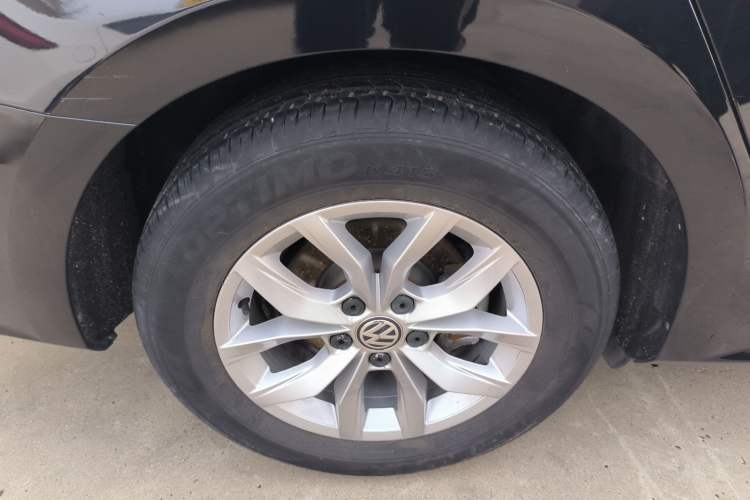 Used Volkswagen Passat 2017 1.8TSI DSG Government Procurement Version (CEA Engine) Right Rear Wheel Hub