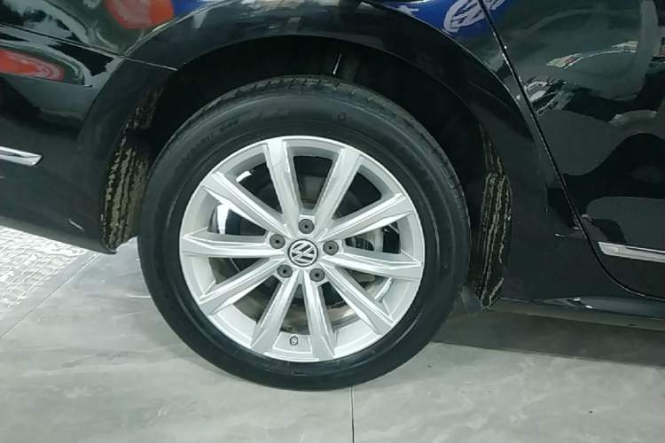 Used Volkswagen Passat 2017 330TSI DSG Luxury Edition Right Rear Wheel Hub
