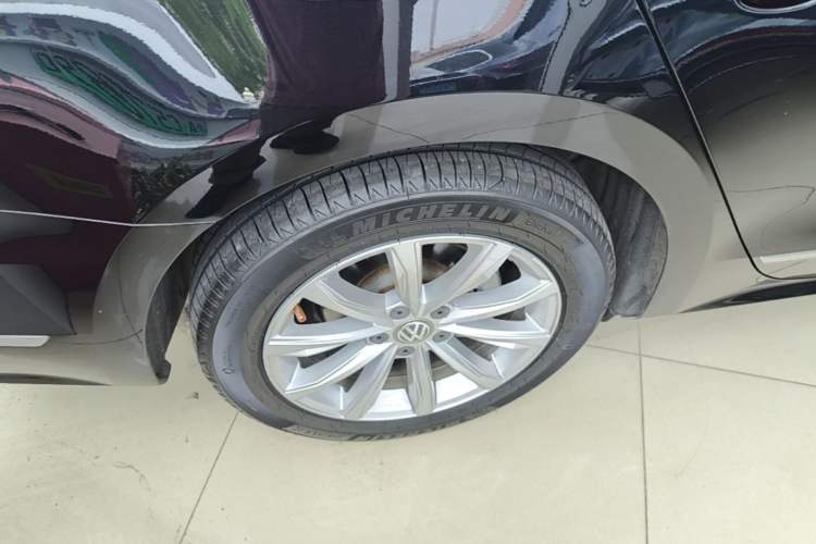 Used Volkswagen Passat 2017 330TSI DSG Luxury Edition Right Rear Wheel Hub