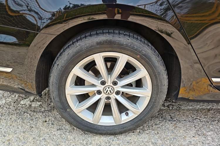 Used Volkswagen Passat 2017 330TSI DSG Luxury Edition Right Rear Wheel Hub