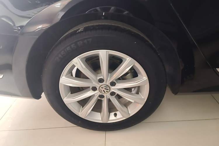 Used Volkswagen Passat 2017 330TSI DSG Luxury Edition Right Rear Wheel Hub