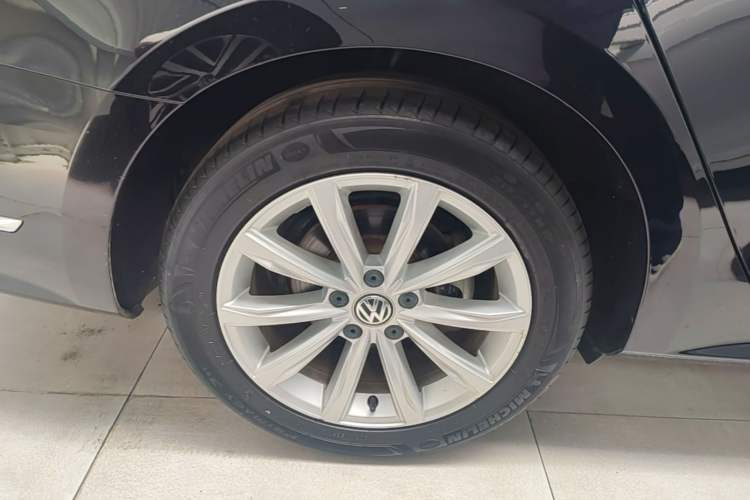 Used Volkswagen Passat 2017 330TSI DSG Luxury Edition Right Rear Wheel Hub