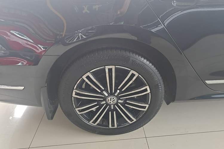 Used Volkswagen Passat 2017 330TSI DSG Prestige Edition Right Rear Wheel Hub