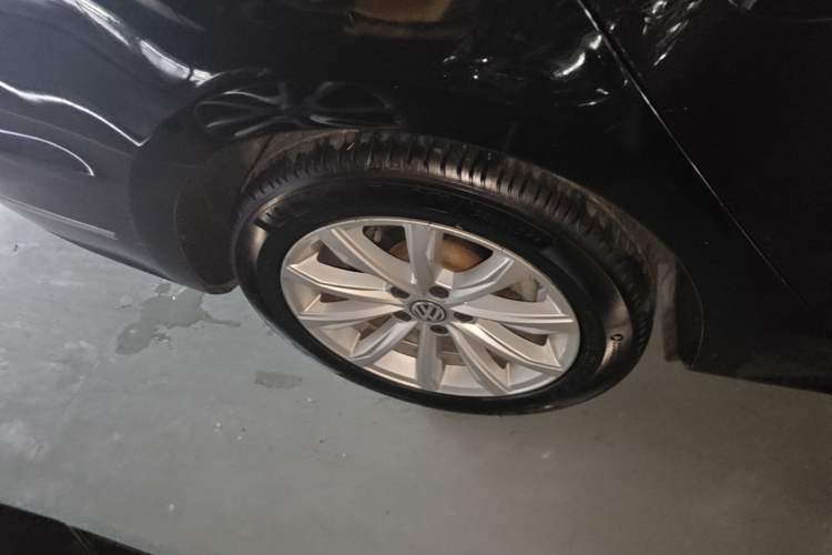 Used Volkswagen Passat 2017 330TSI DSG Luxury Edition Right Rear Wheel Hub