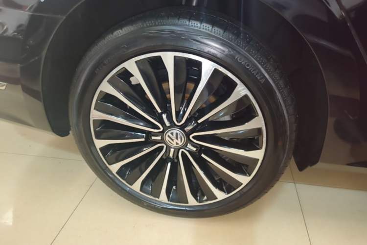 Used Volkswagen Passat 2017 330TSI DSG Prestige Edition Right Rear Wheel Hub