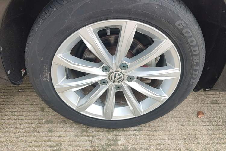Used Volkswagen Passat 2017 280TSI DSG Luxury Edition Right Rear Wheel Hub