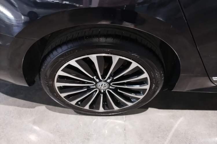 Used Volkswagen Passat 2017 330TSI DSG Prestige Edition Right Rear Wheel Hub