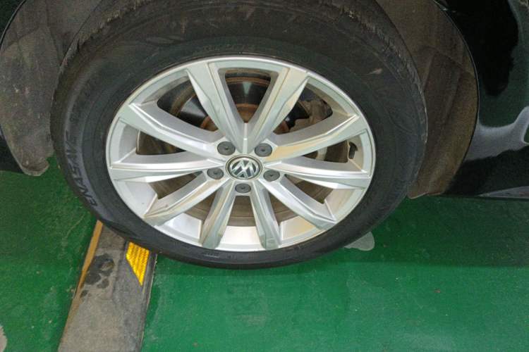 Used Volkswagen Passat 2017 330TSI DSG Luxury Edition Right Rear Wheel Hub